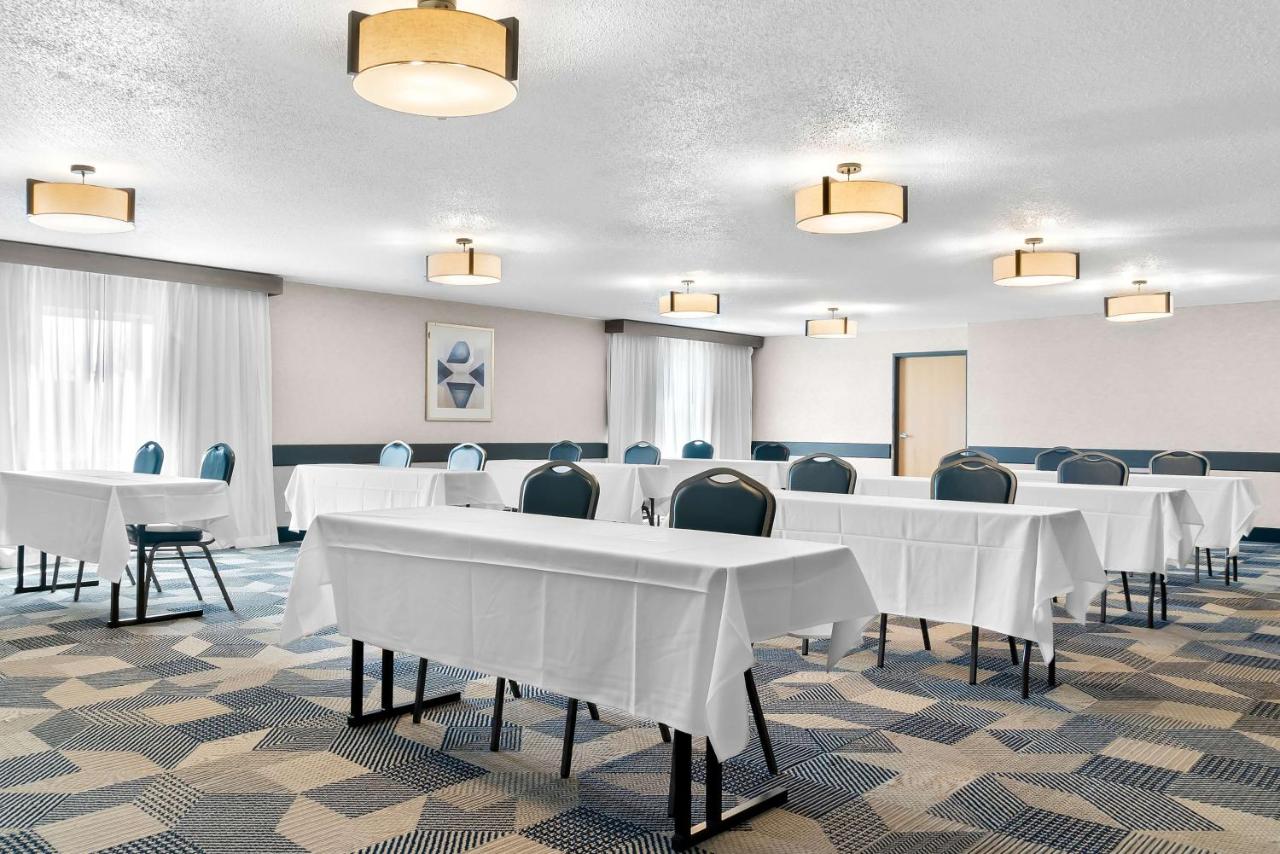 | Best Western Plus Flint Airport Inn & Suites