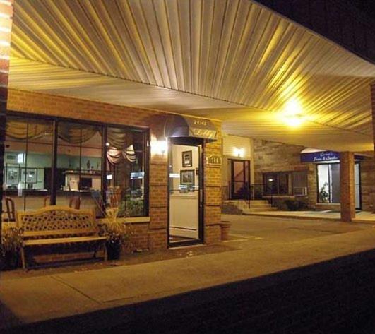 | Golden Circle Inn and Suites