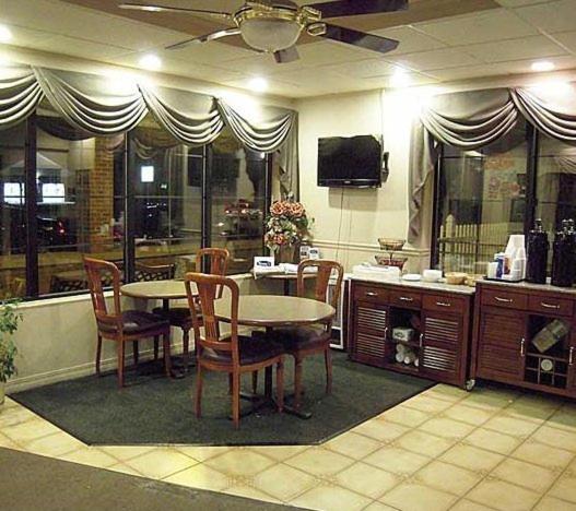| Golden Circle Inn and Suites