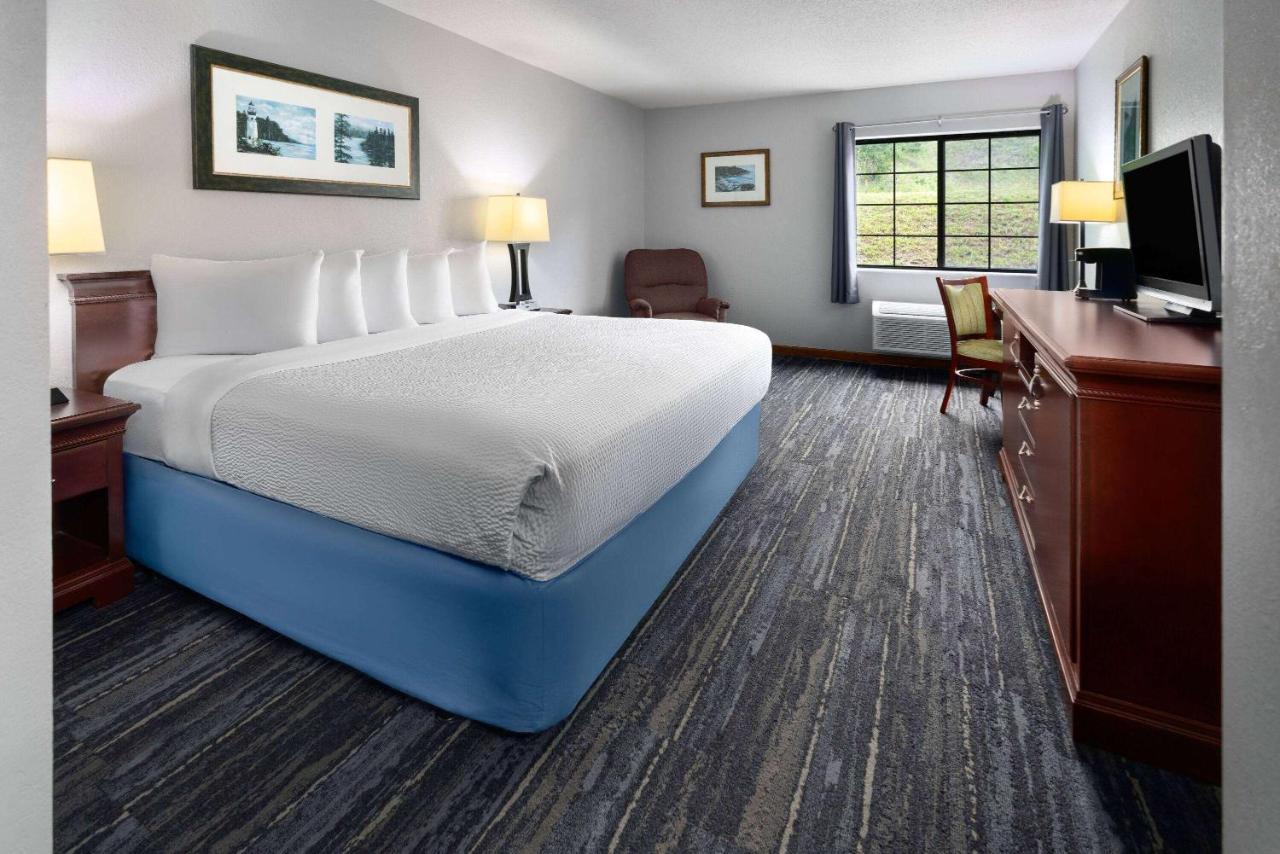 King Room - Non-Smoking at Days Inn by Wyndham Iron Mountain