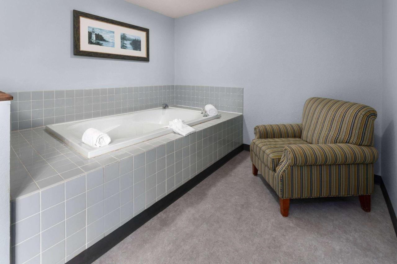 Deluxe King Room - Non-Smoking at Days Inn by Wyndham Iron Mountain