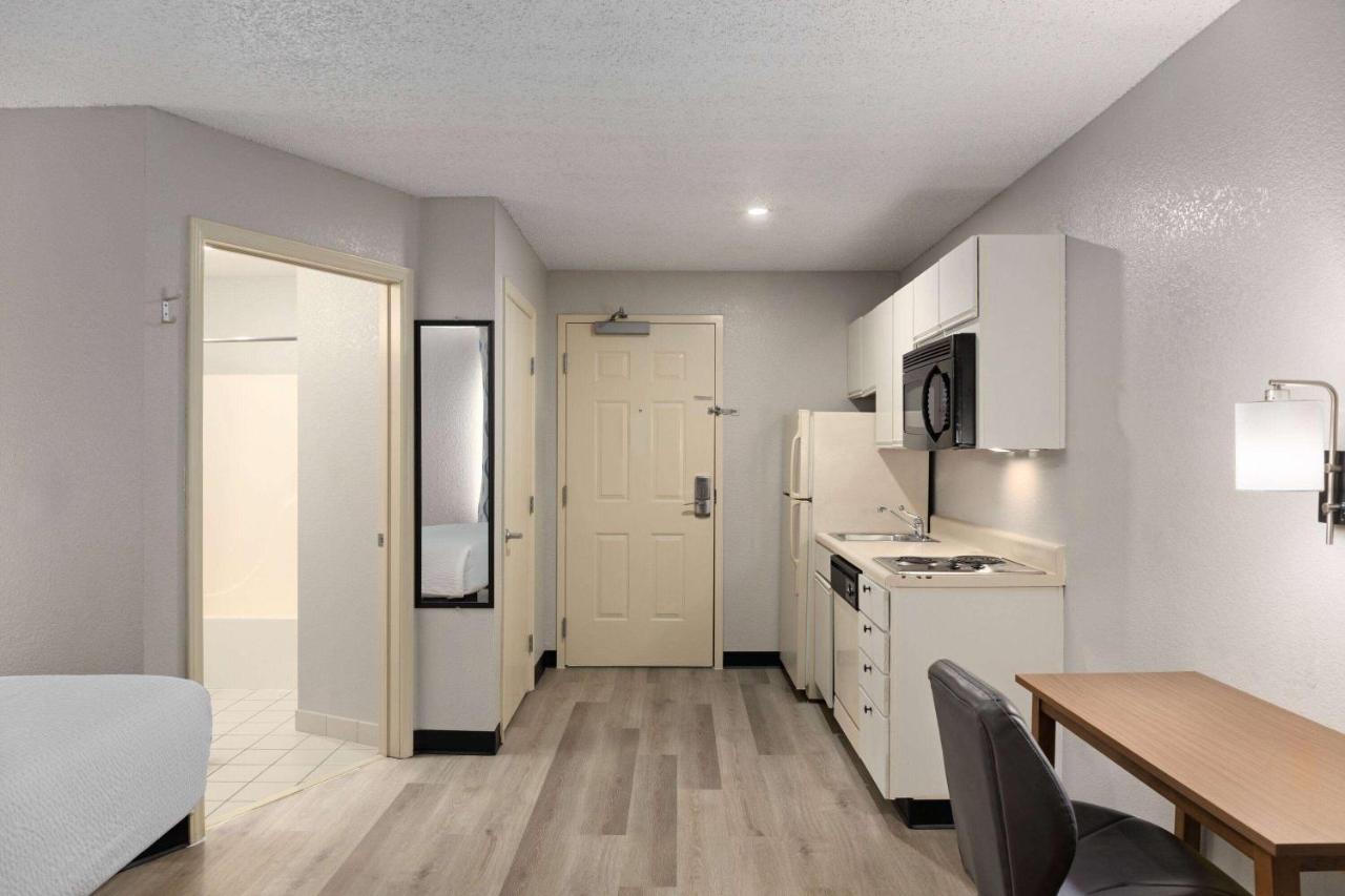 Queen Studio - Non-Smoking at Days Inn & Suites by Wyndham Green Bay WI.