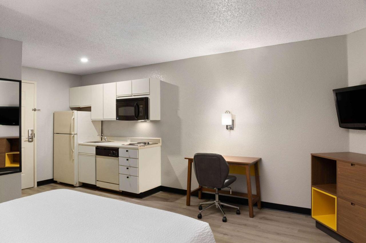 Queen Studio - Non-Smoking at Days Inn & Suites by Wyndham Green Bay WI.