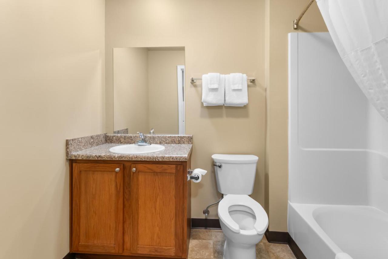| Savannah Suites Pleasanton