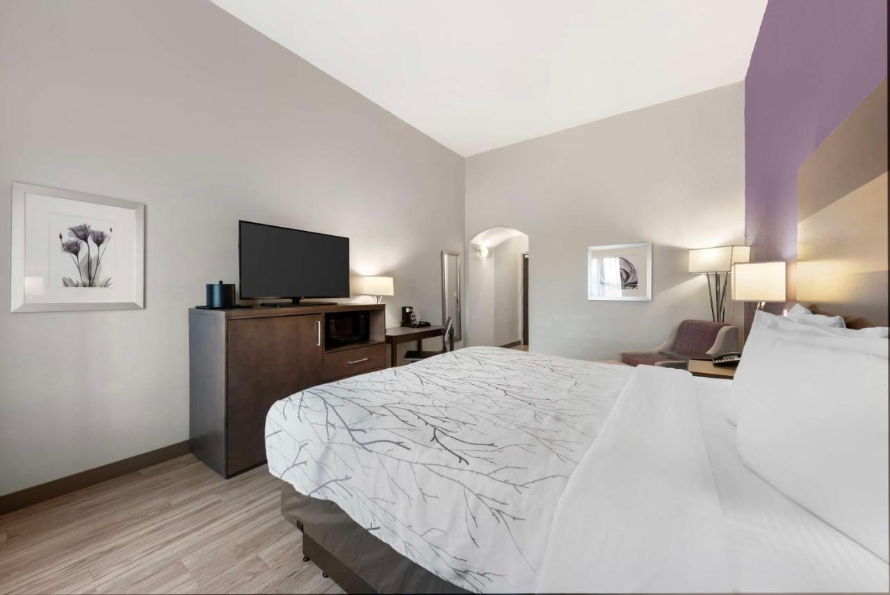 King Room with Kitchenette - Hearing Accessible at Best Western Plus Buda Austin Inn & Suites