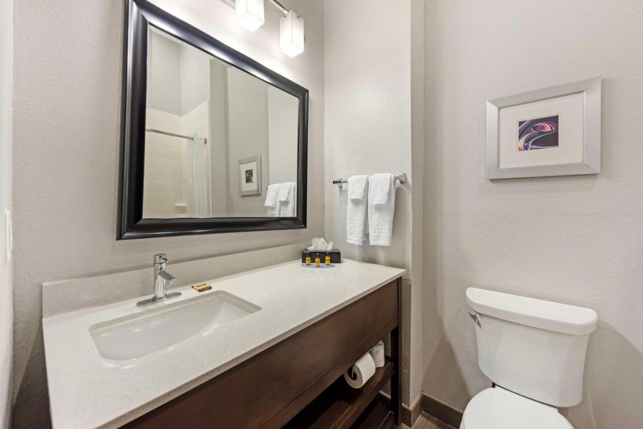 King Suite at Best Western Plus Buda Austin Inn & Suites