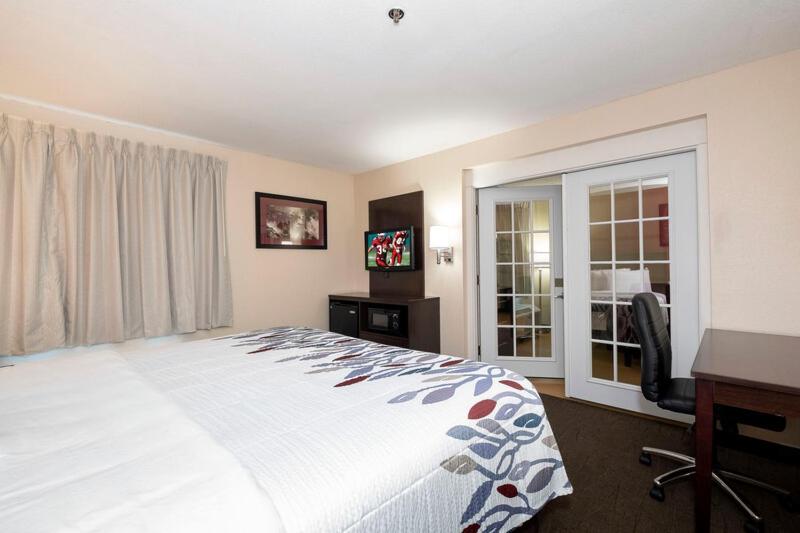 Suite King Room Smoke Free at Red Roof Inn PLUS+ Austin South – Airport.
