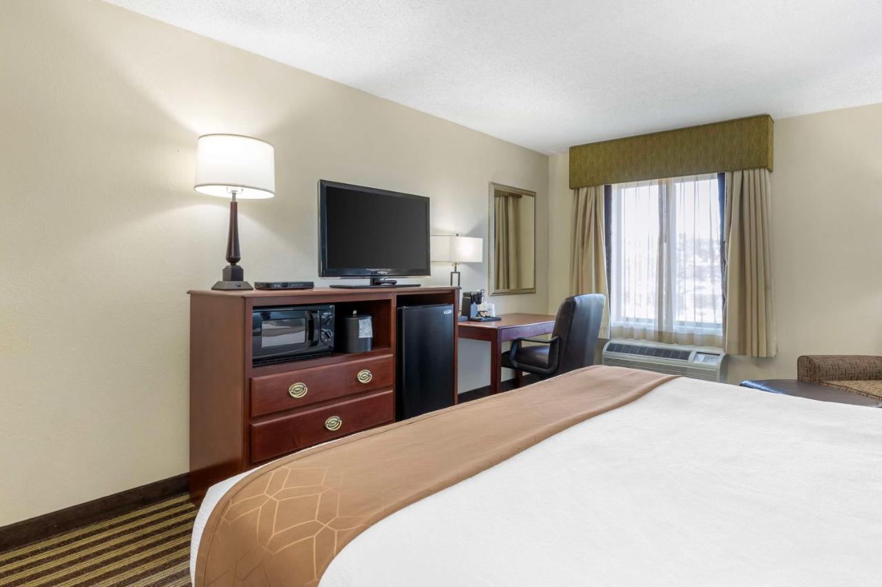Standard King Room - Non-Smoking at Best Western Plus Sikeston I-55