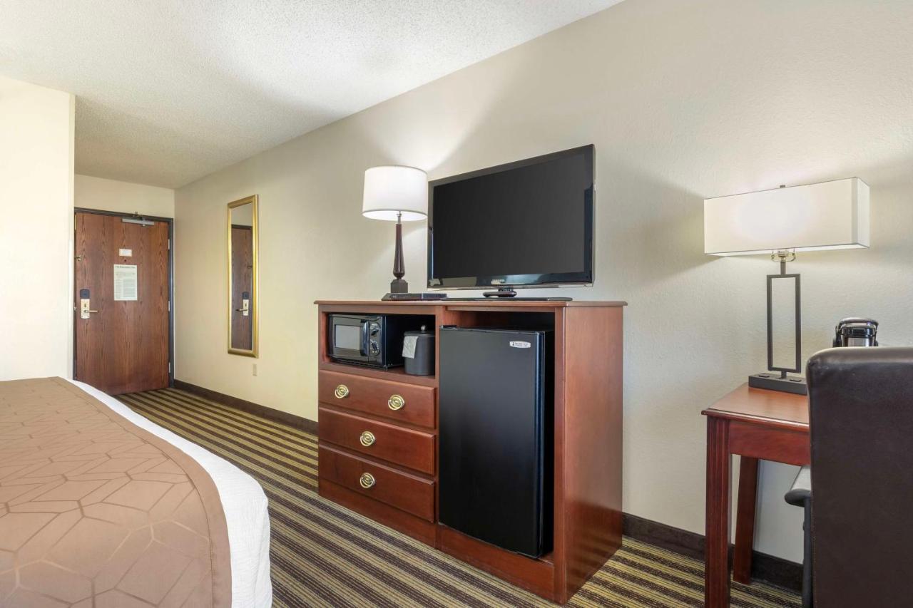 Standard King Room - Non-Smoking at Best Western Plus Sikeston I-55