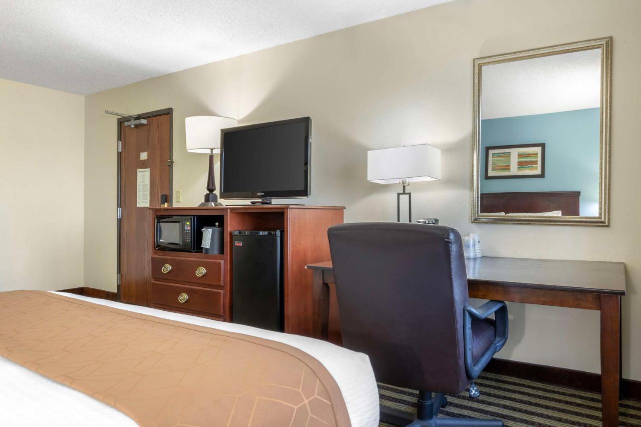 King Room with Sofa Bed - Non-Smoking at Best Western Plus Sikeston I-55