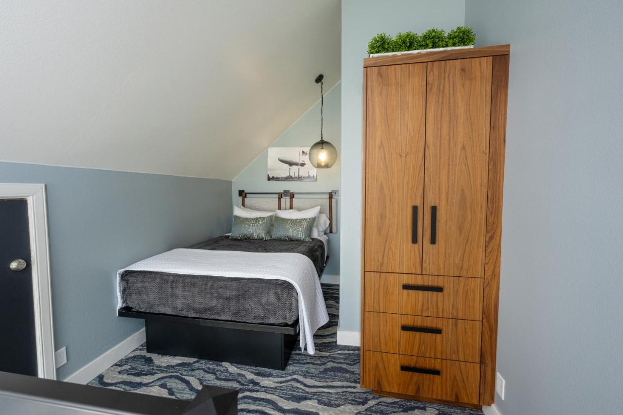 | The Seaside Oceanfront Inn