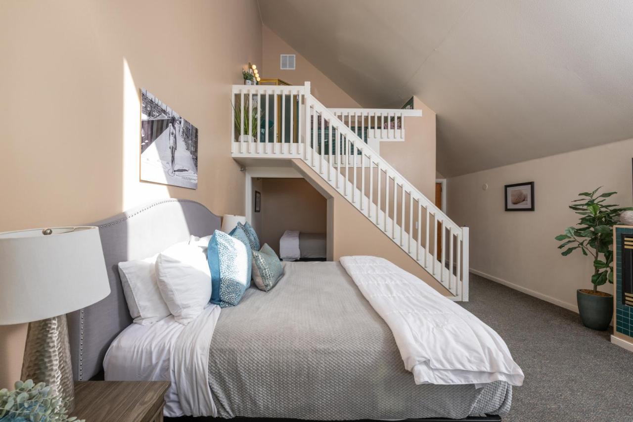 | The Seaside Oceanfront Inn