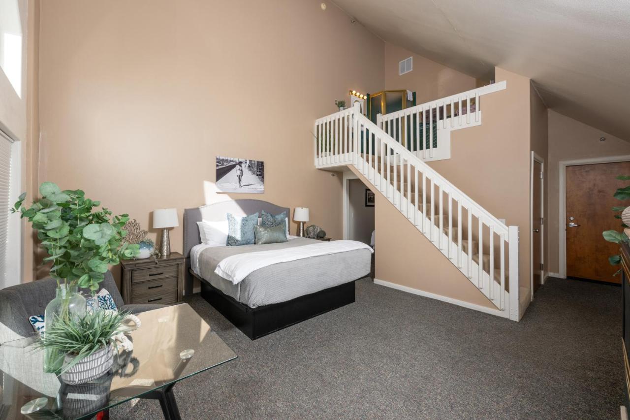 | The Seaside Oceanfront Inn
