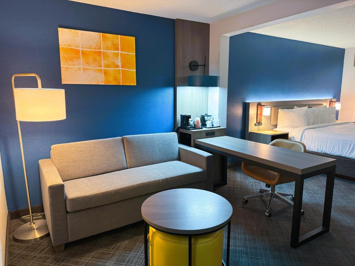 King Suite - Accessible/Non-Smoking at Comfort Inn & Suites Sheboygan I-43