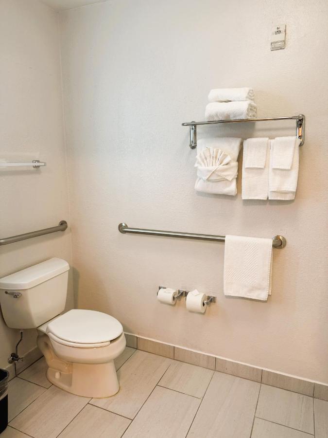 King Suite - Accessible/Non-Smoking at Comfort Inn & Suites Sheboygan I-43