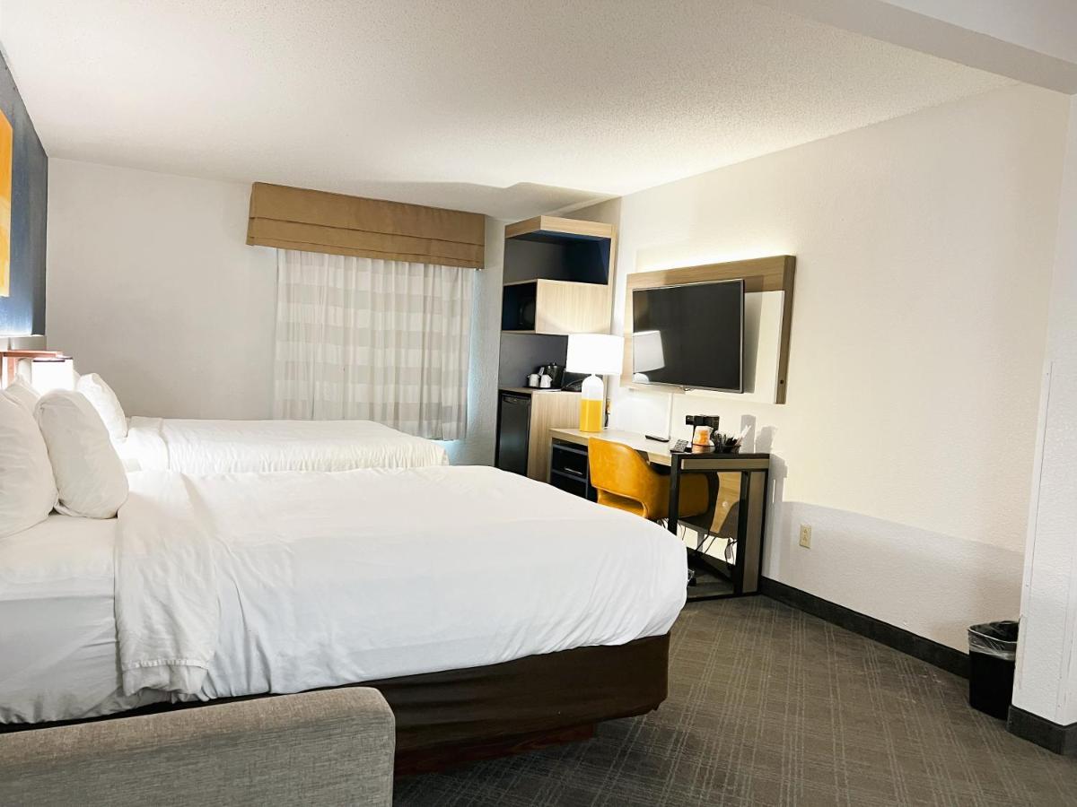Suite with Two Queen Beds - Accessible/Non-Smoking at Comfort Inn & Suites Sheboygan I-43