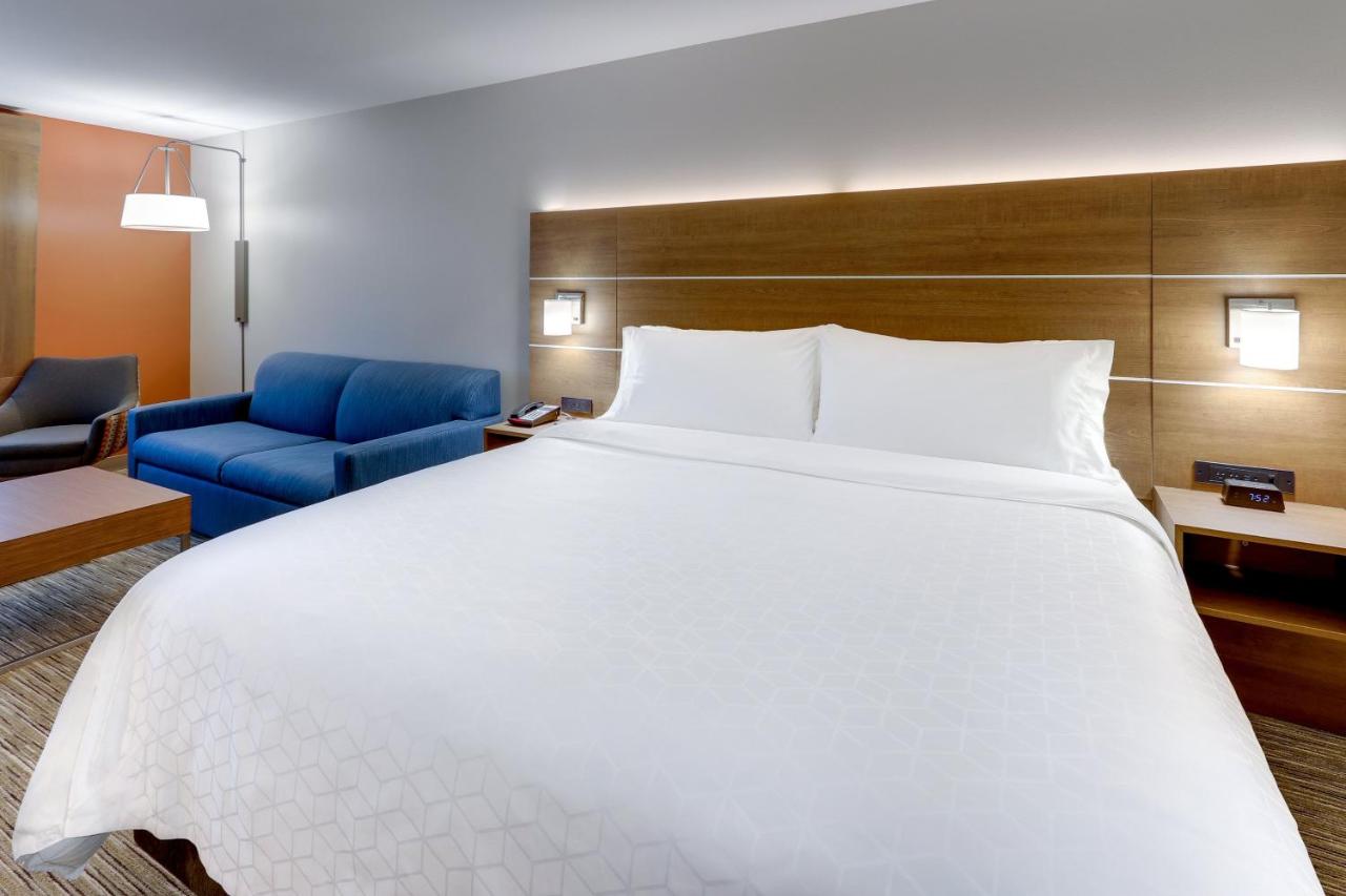 King Suite - Non-Smoking at Holiday Inn Express & Suites Middletown - Goshen by IHG