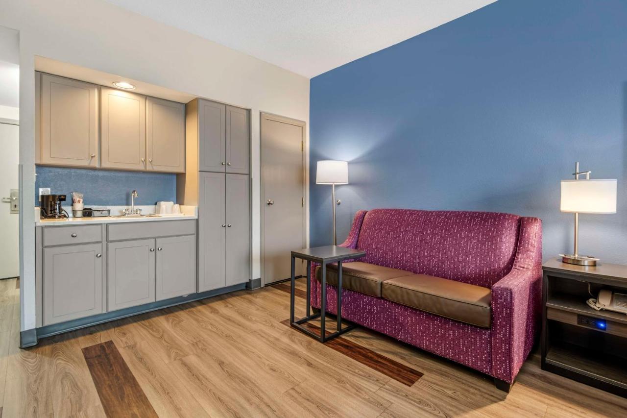 | SureStay Plus by Best Western Louisville Airport Expo