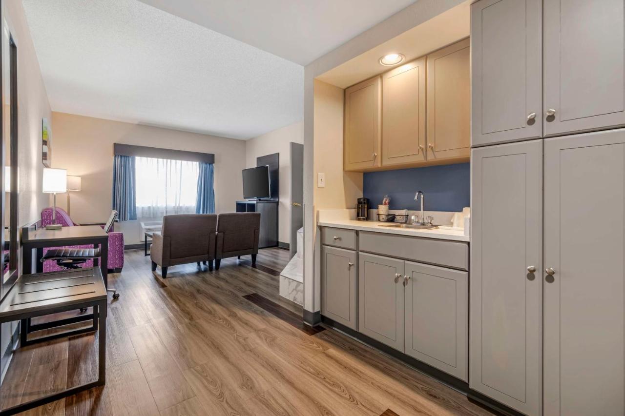 | SureStay Plus by Best Western Louisville Airport Expo