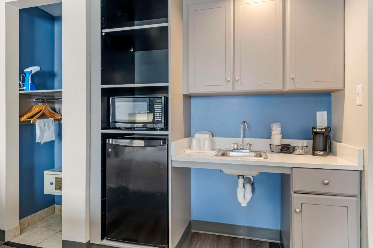 | SureStay Plus by Best Western Louisville Airport Expo