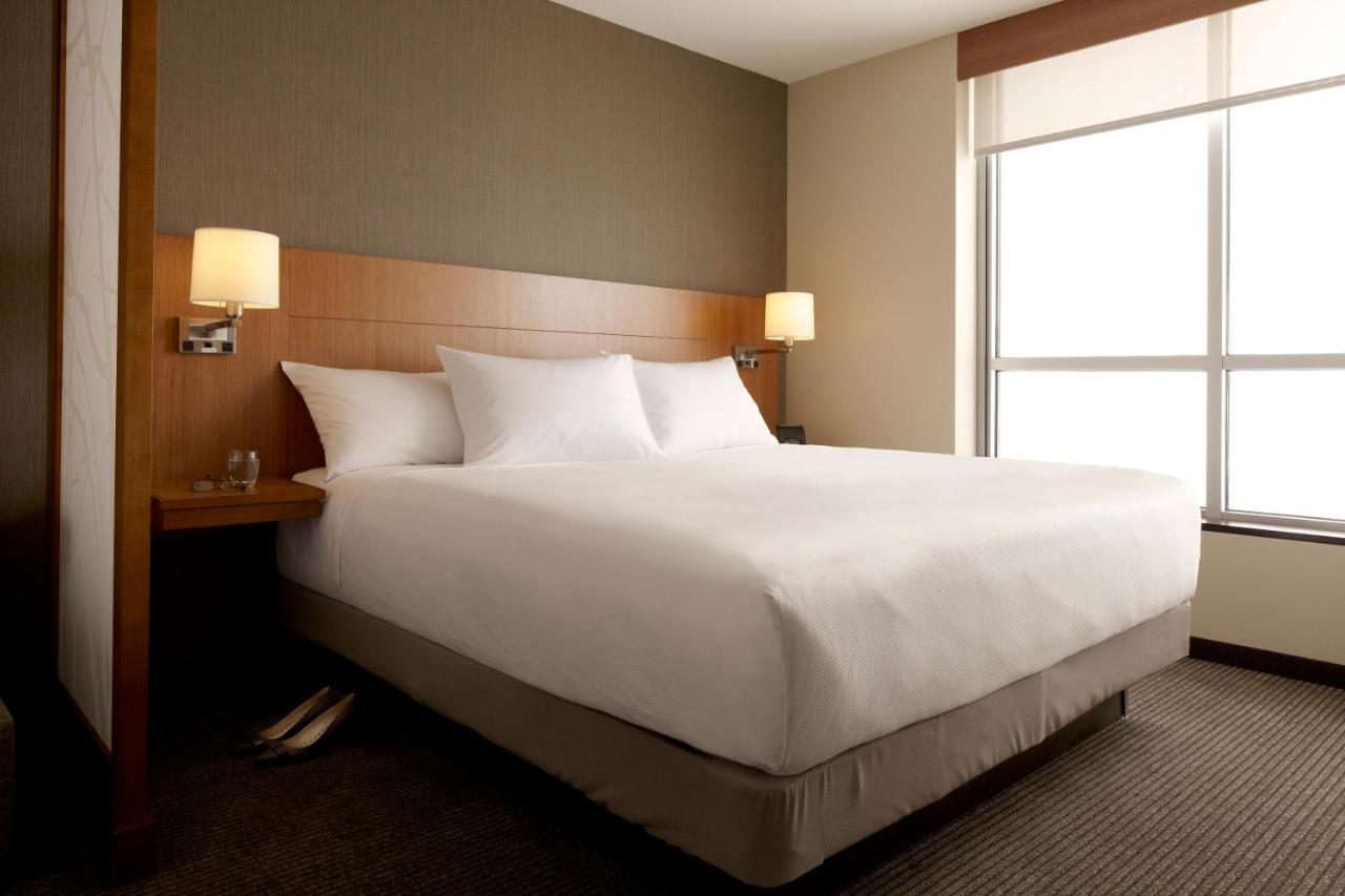 Guestroom 1 King at Hyatt Place Columbus Dublin