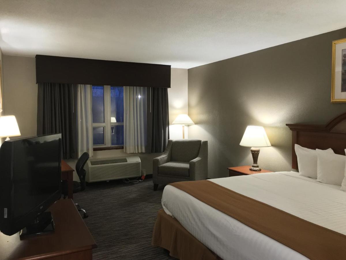 Deluxe King Room - Non-Smoking at Best Western Gateway Adirondack Inn