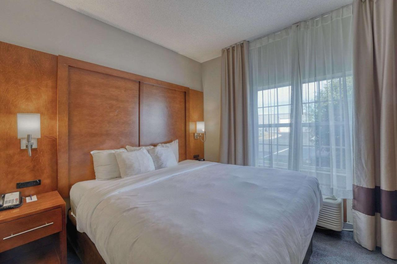 Standard King Suite - Non-Smoking at Comfort Suites Appleton Airport