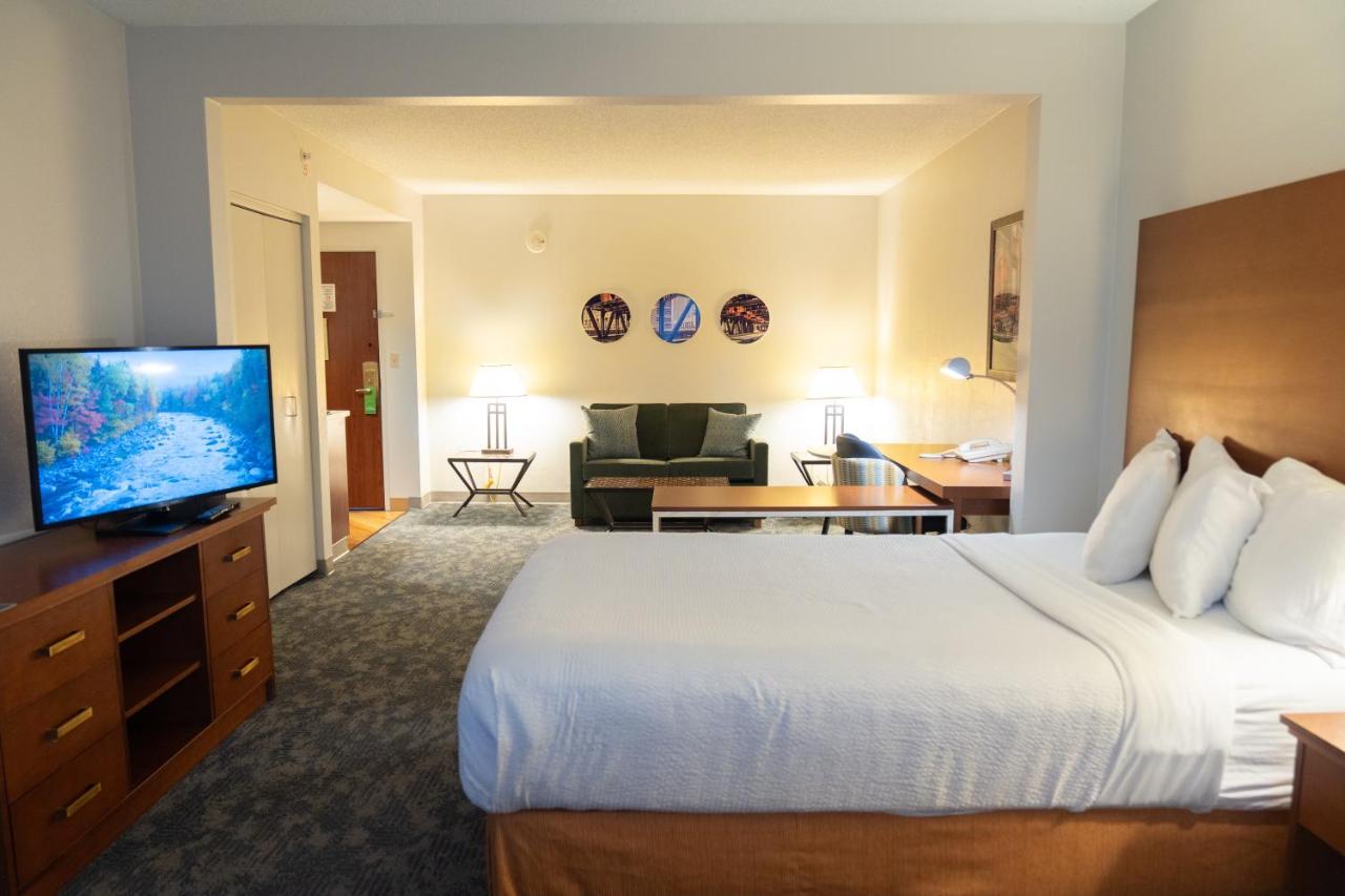 Executive Double Room with Two Double Beds at La Quinta Inn & Suites by Wyndham Bannockburn-Deerfield