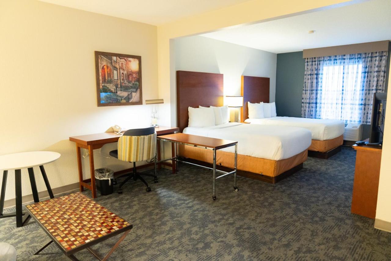 Executive Double Room with Two Double Beds at La Quinta Inn & Suites by Wyndham Bannockburn-Deerfield