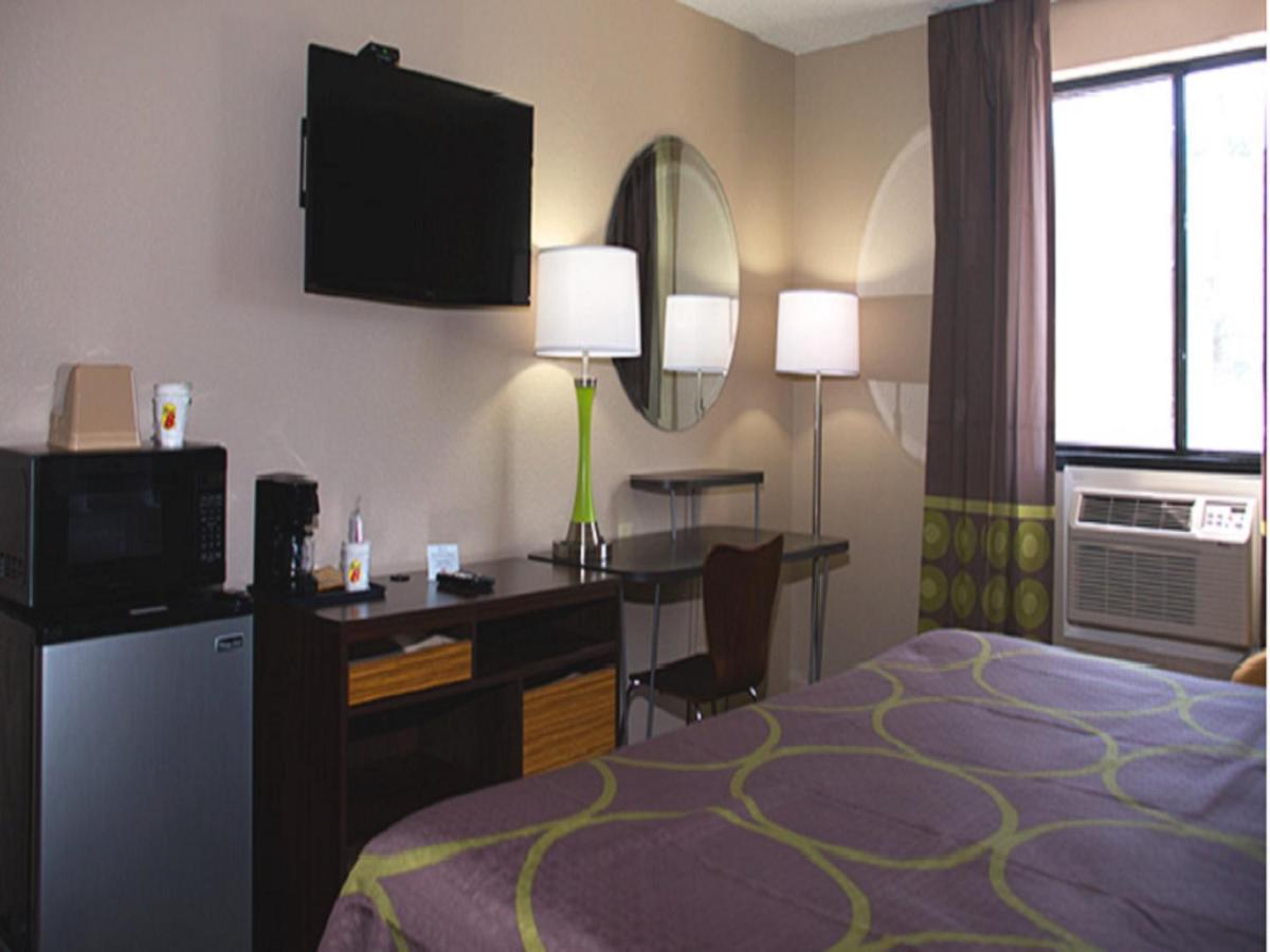 King Room - Non-Smoking at Super 8 by Wyndham Columbus Airport