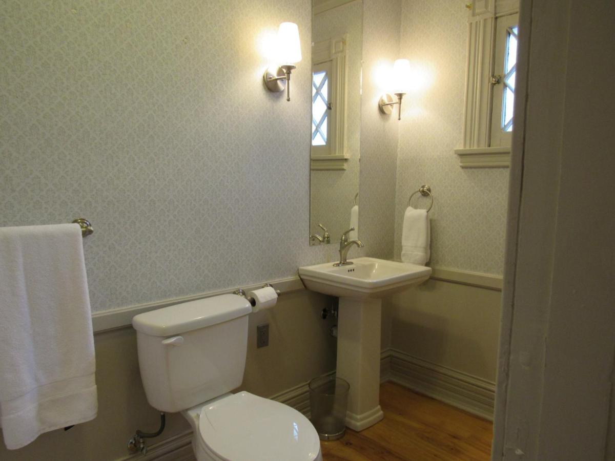 | Washington Park Inn
