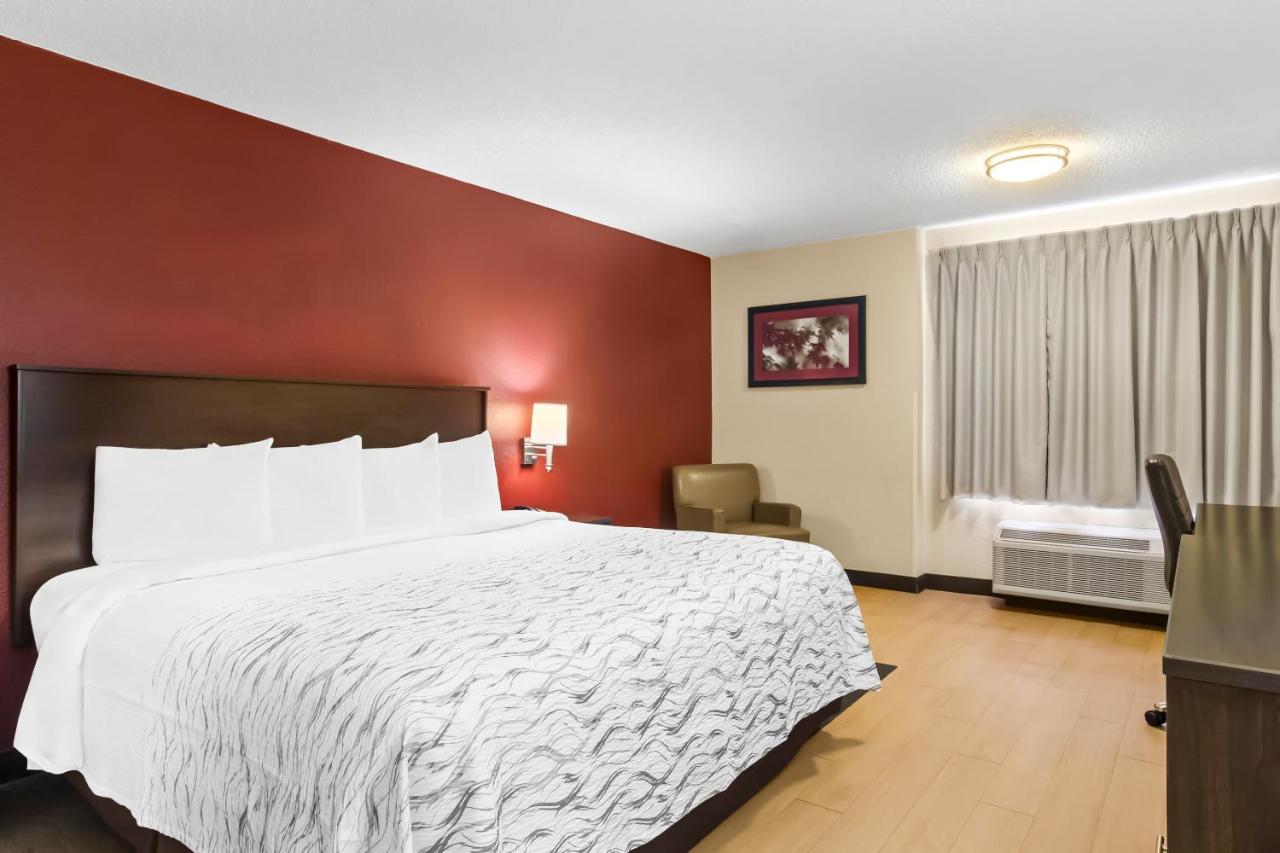 Superior King Room Smoke Free at Red Roof Inn PLUS+ Jacksonville - Southpoint