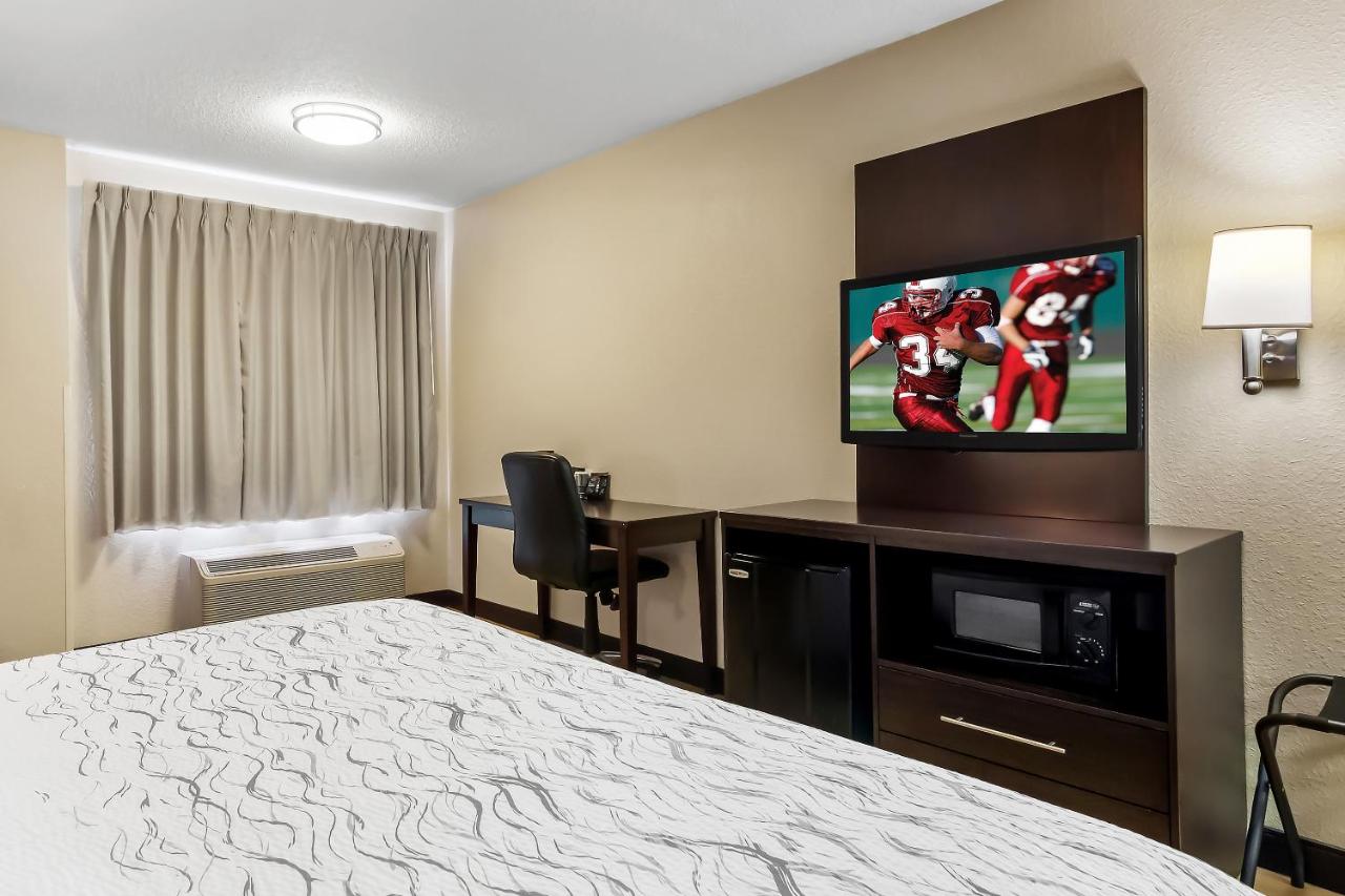 Superior King Room Smoke Free at Red Roof Inn PLUS+ Jacksonville - Southpoint