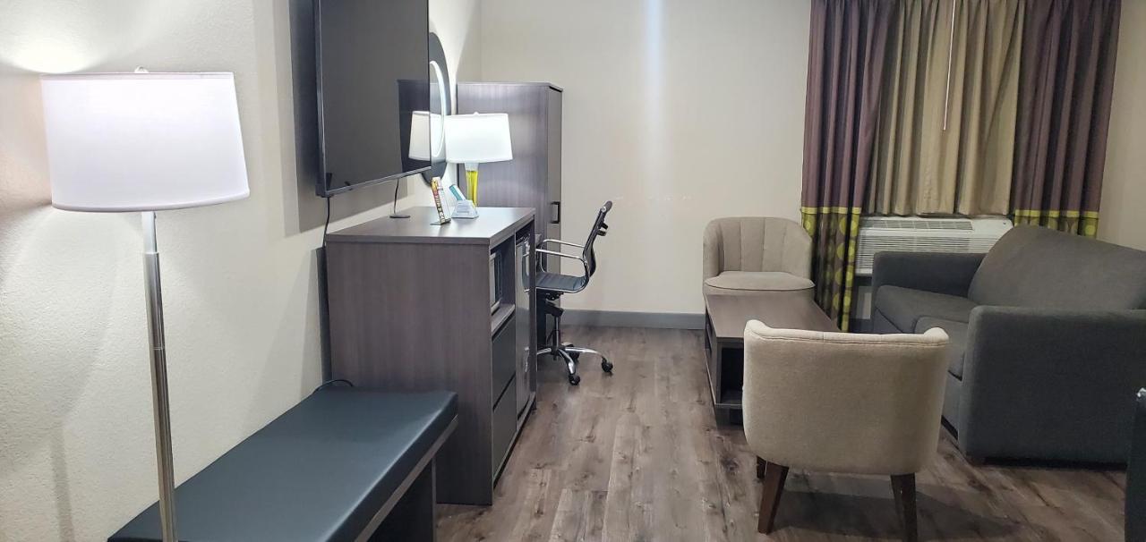 2 Queen Beds, Sofa Bed, Suite, Non-Smoking at Super 8 by Wyndham Sterling Heights/Detroit Area