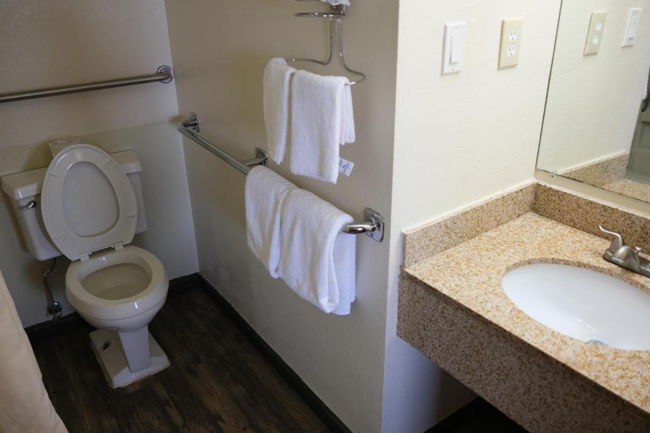  | Econo Lodge Wooster
