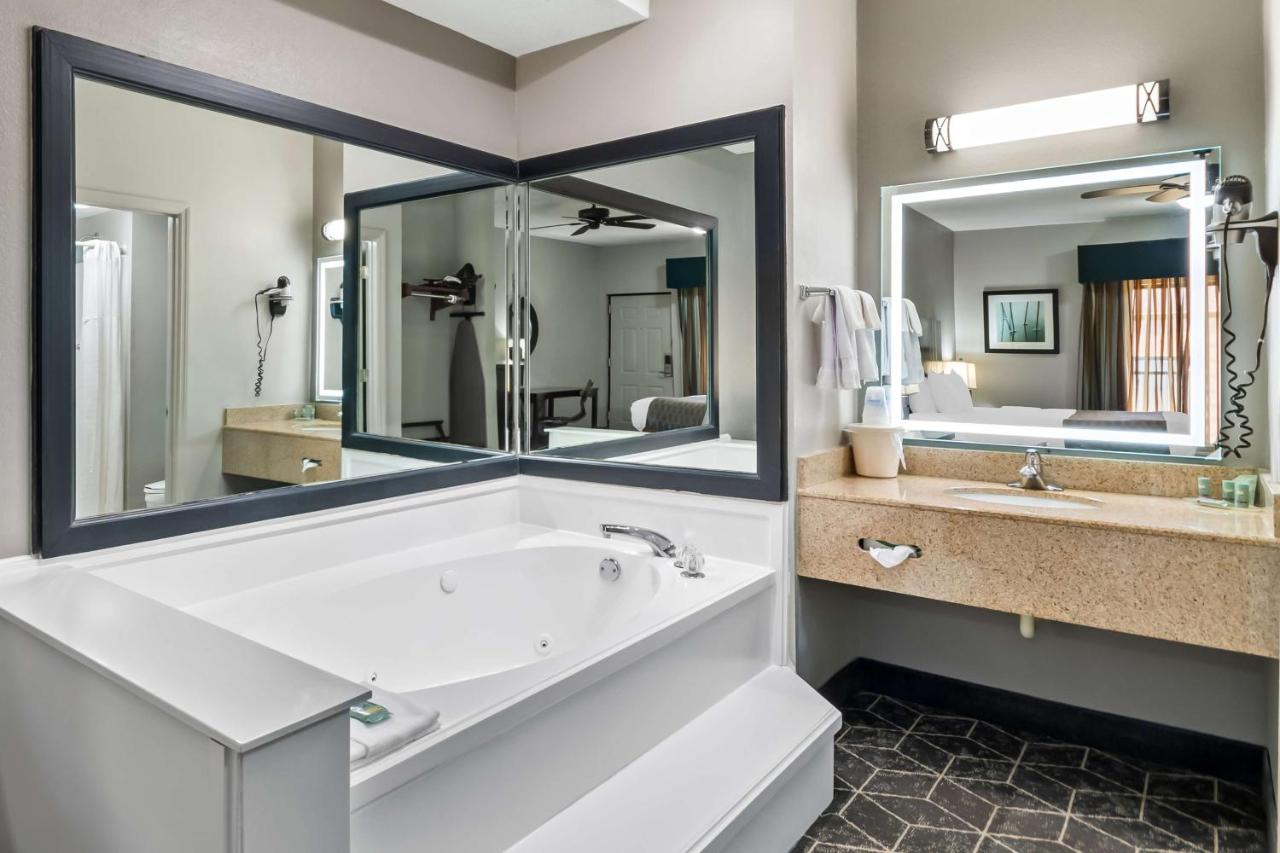 King Room with Spa Bath - Non-Smoking at Best Western Inn