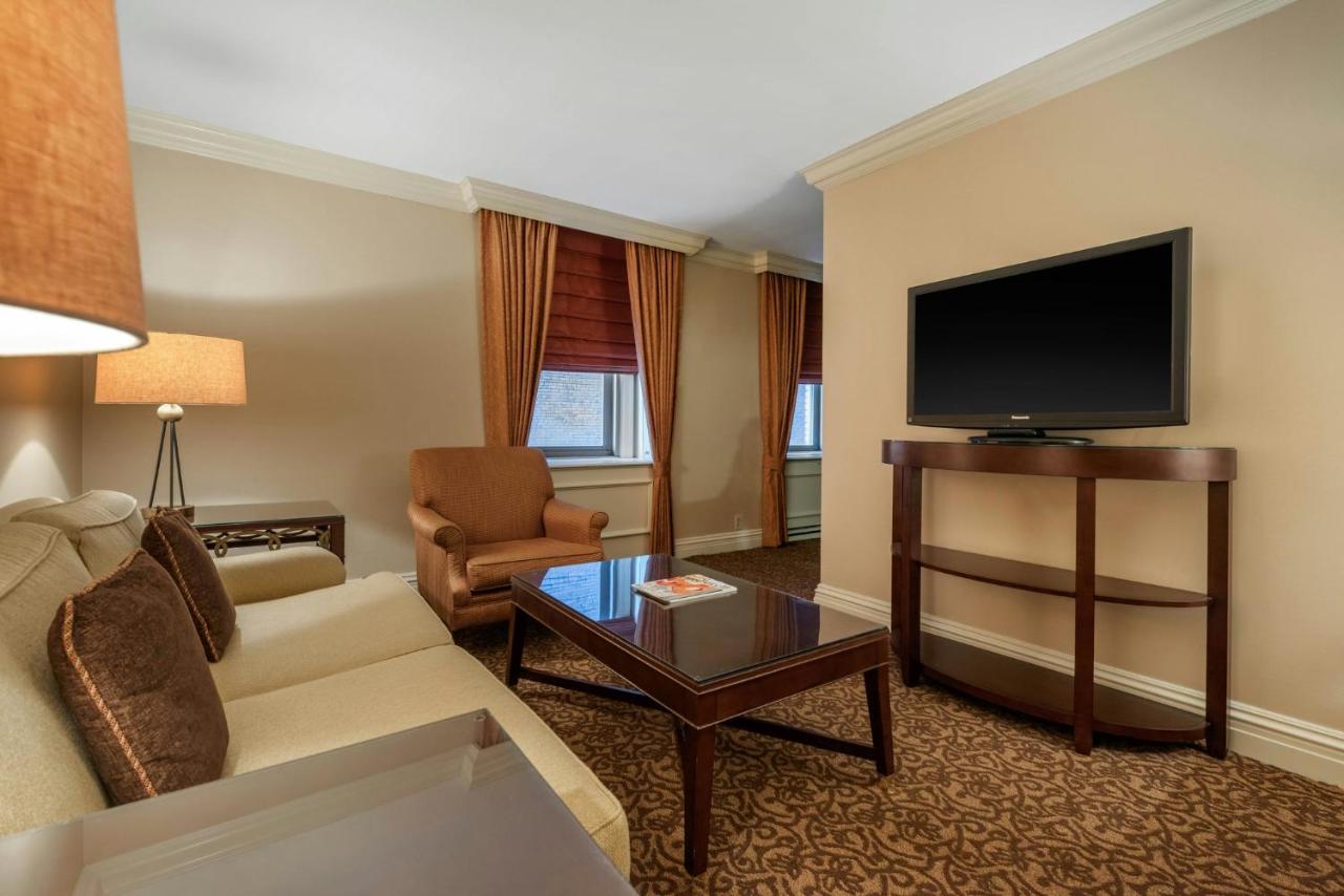 One Bedroom Suite - One Queen Bed at Omni William Penn Hotel