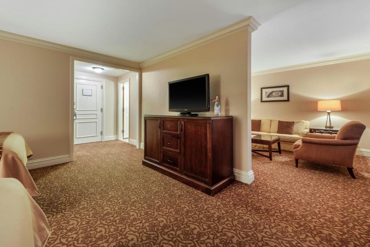 | Omni William Penn Hotel