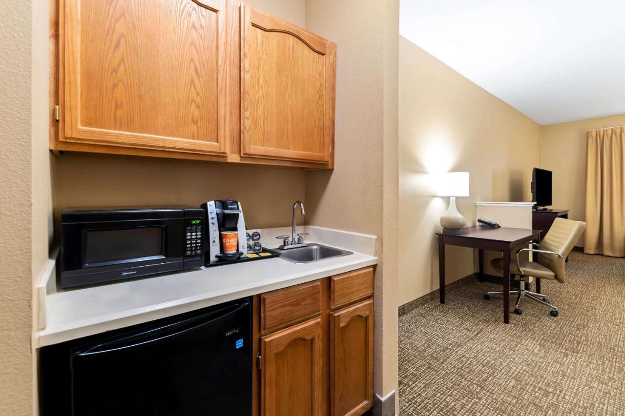 King Suite - Non-Smoking at Roanoke Suites