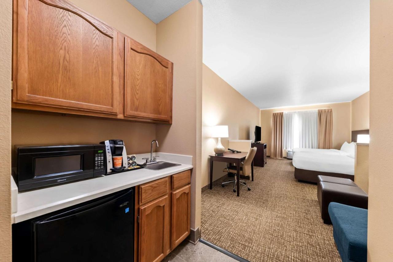 Queen Suite with Two Queen Beds at Roanoke Suites