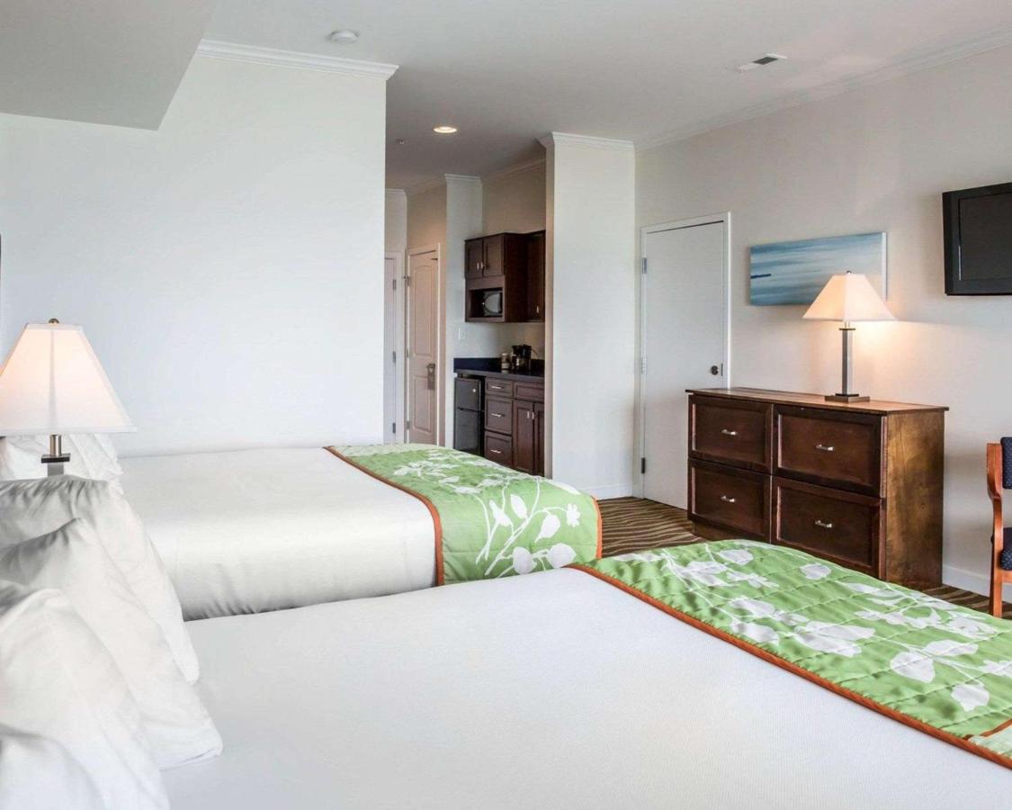 Queen Room with Two Queen Beds - Non-Smoking at Island Inn & Suites, an Ascend Collection Hotel