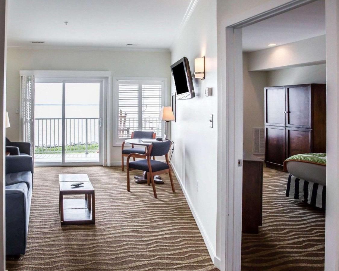 King Suite - Non-Smoking at Island Inn & Suites, an Ascend Collection Hotel