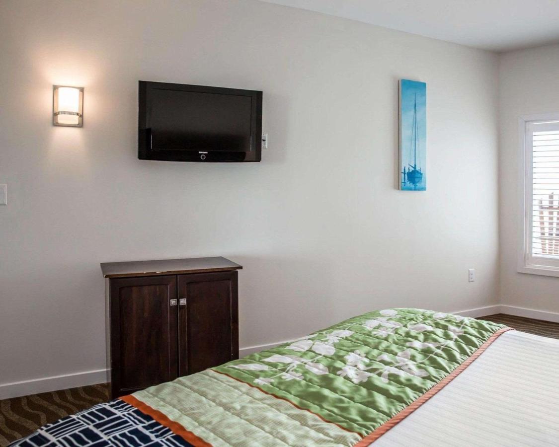 King Suite - Non-Smoking at Island Inn & Suites, an Ascend Collection Hotel