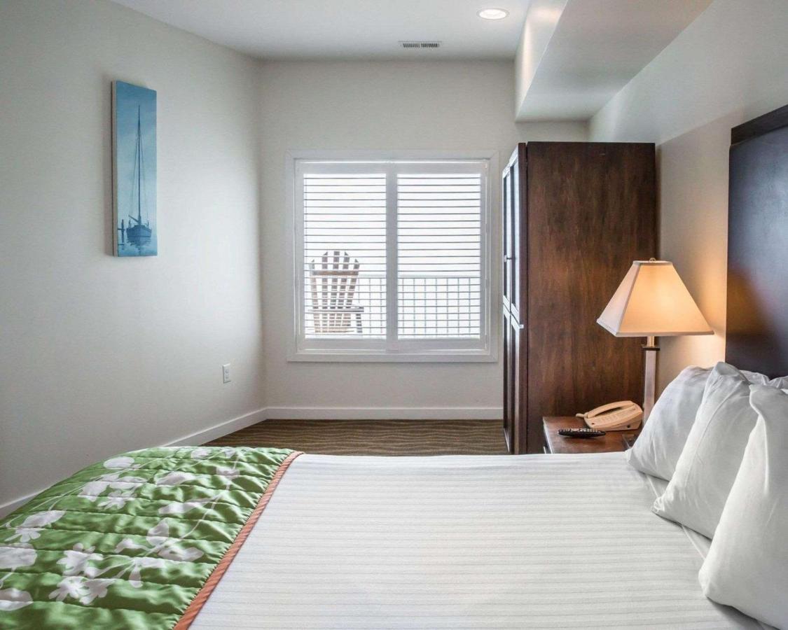 King Suite - Non-Smoking at Island Inn & Suites, an Ascend Collection Hotel