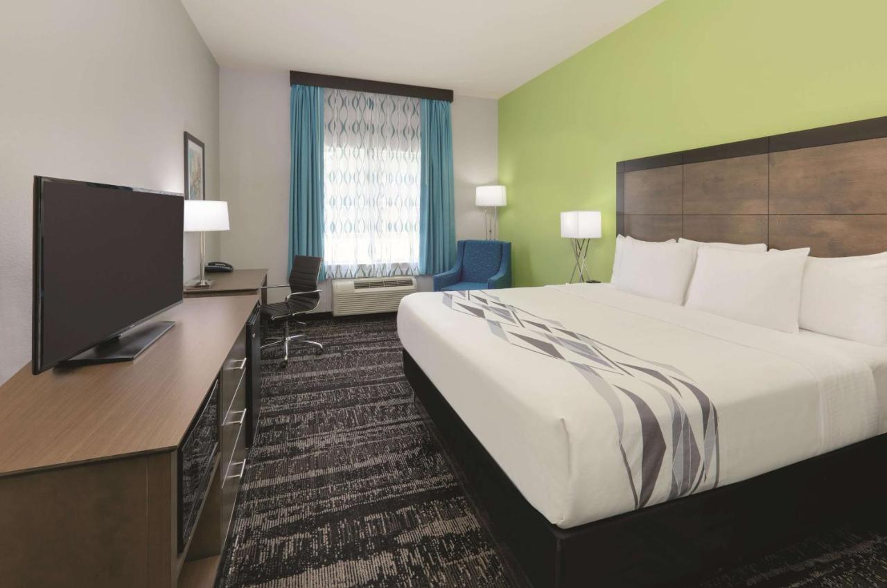 Deluxe King Room at La Quinta Inn & Suites by Wyndham Tyler South