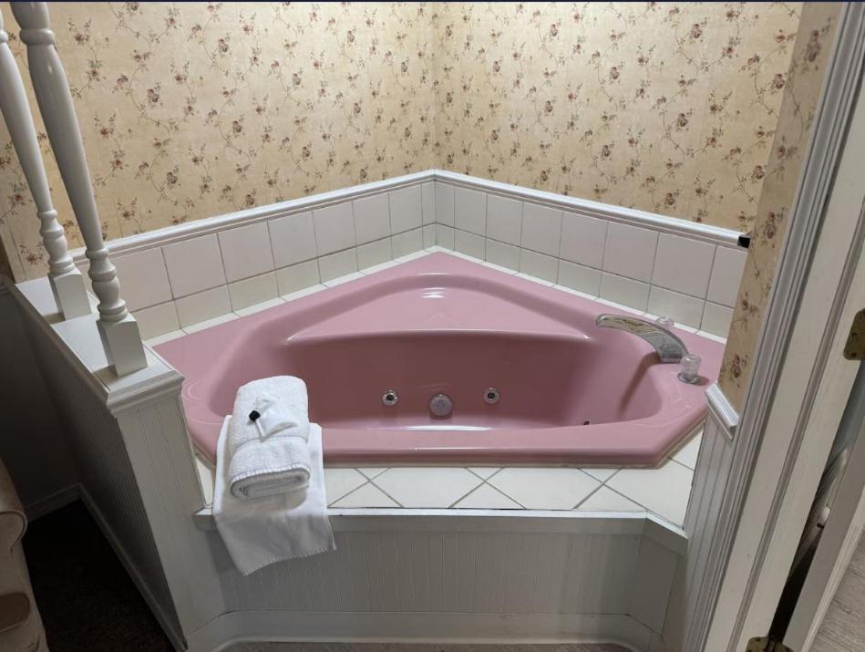 | Fenway House Hotel