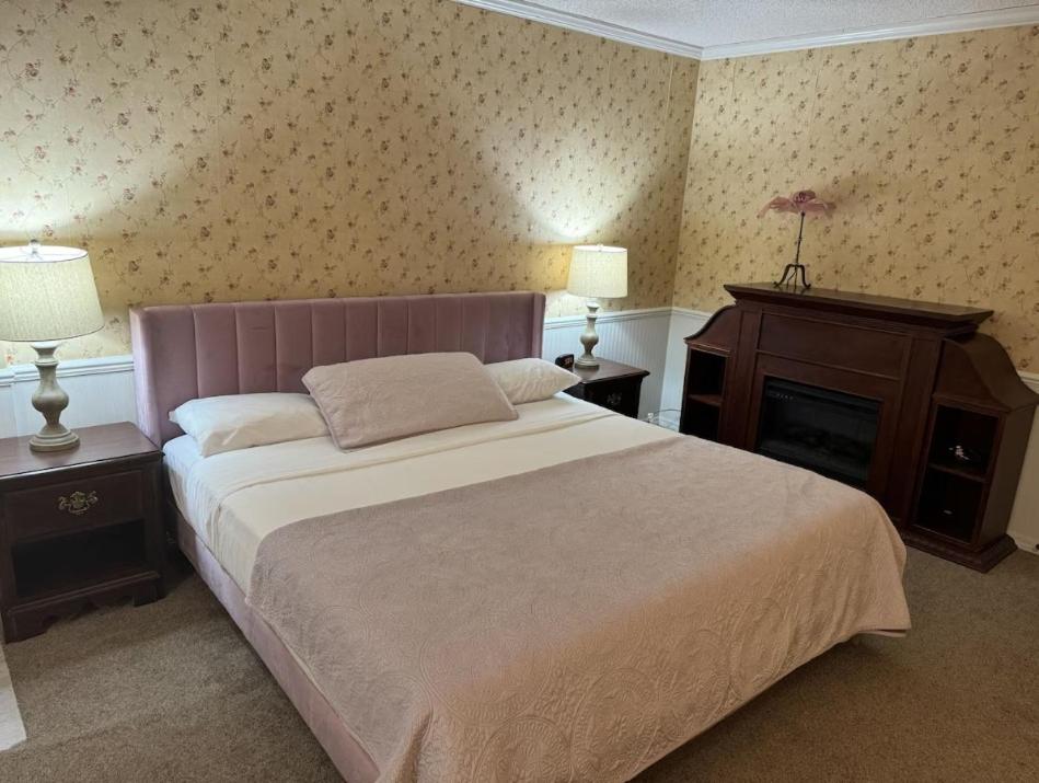 | Fenway House Hotel