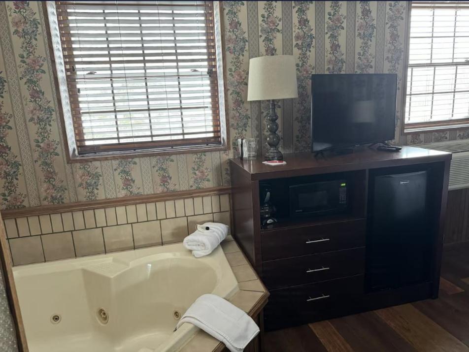 | Fenway House Hotel
