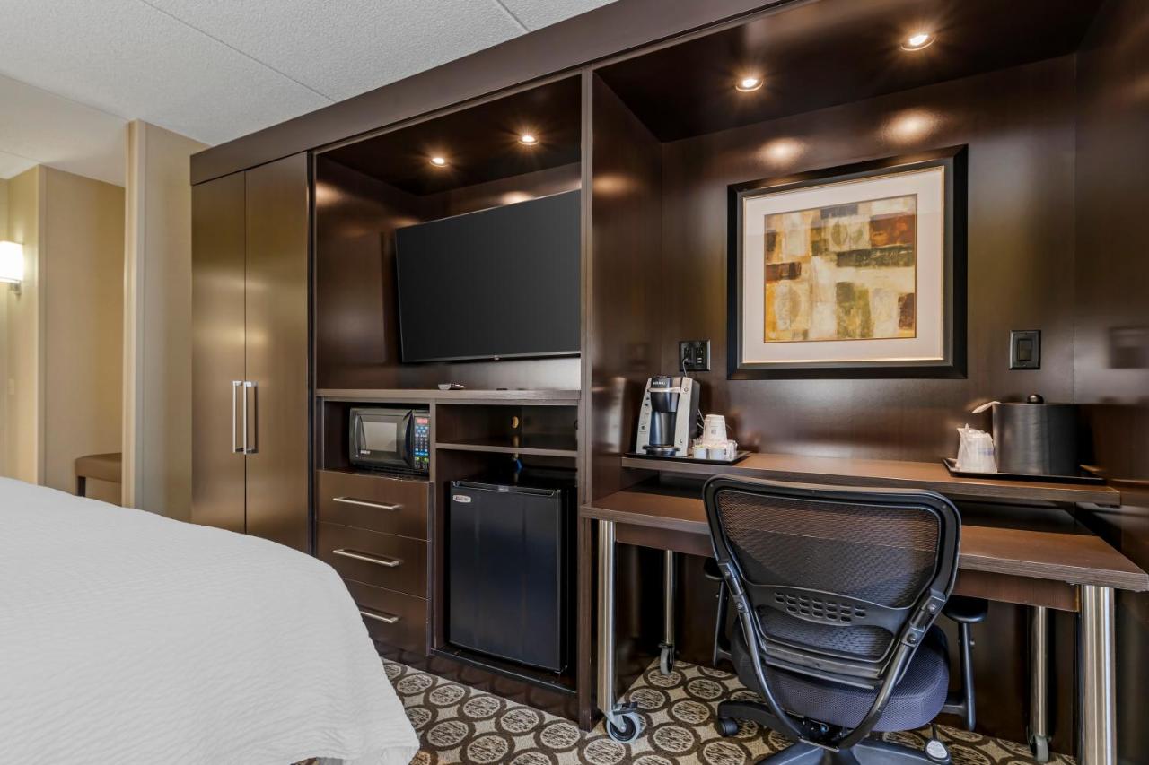 Deluxe King Room with Sofa Bed at Best Western Plus InnTowner Madison