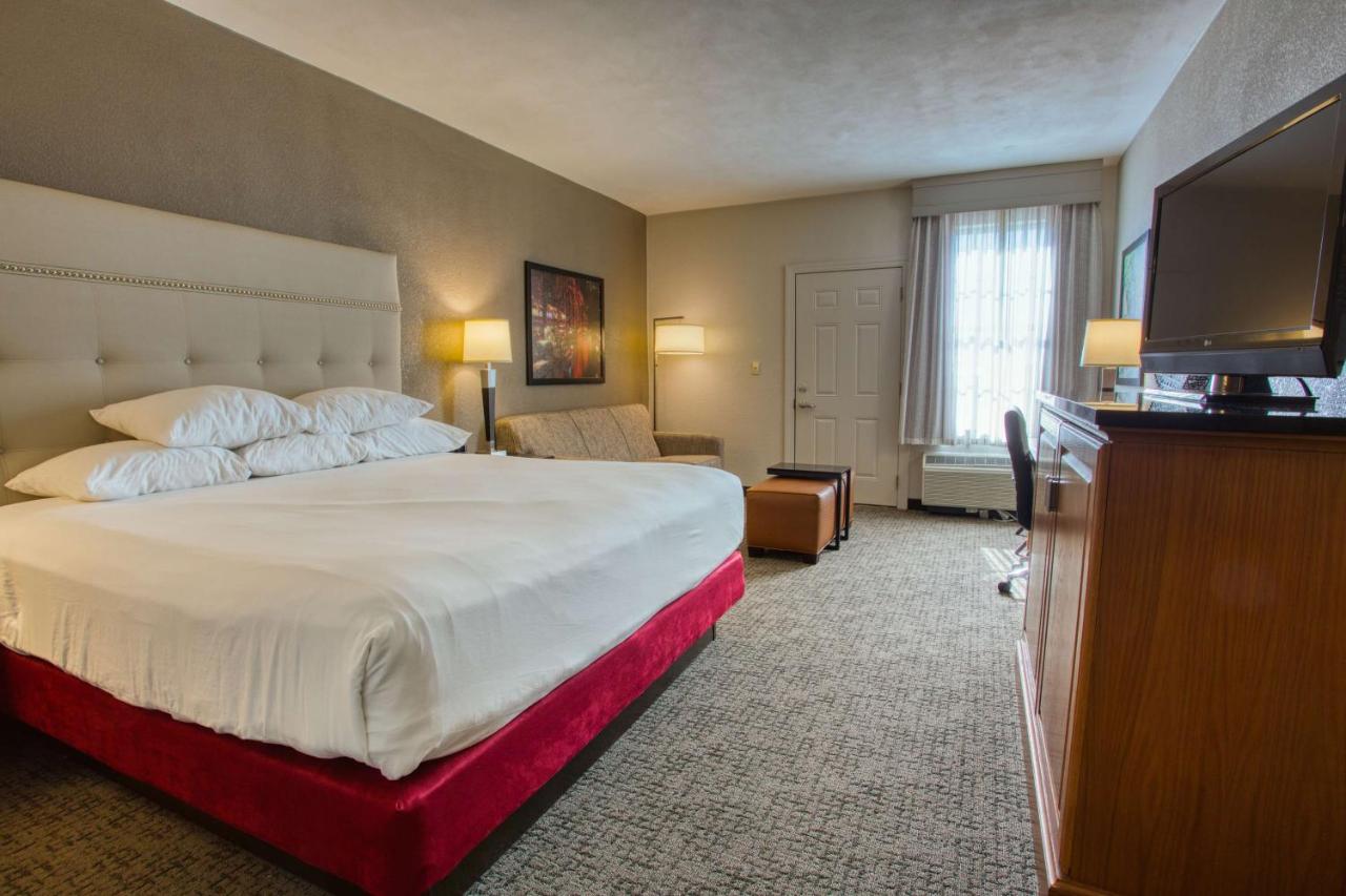 | Drury Inn & Suites San Antonio Near La Cantera